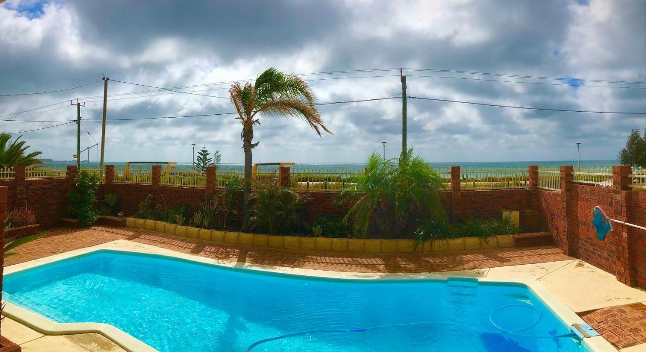 Beach House Opposite Ocean 4 Bed 2 Bathroom With Pool Geraldton Exterior foto